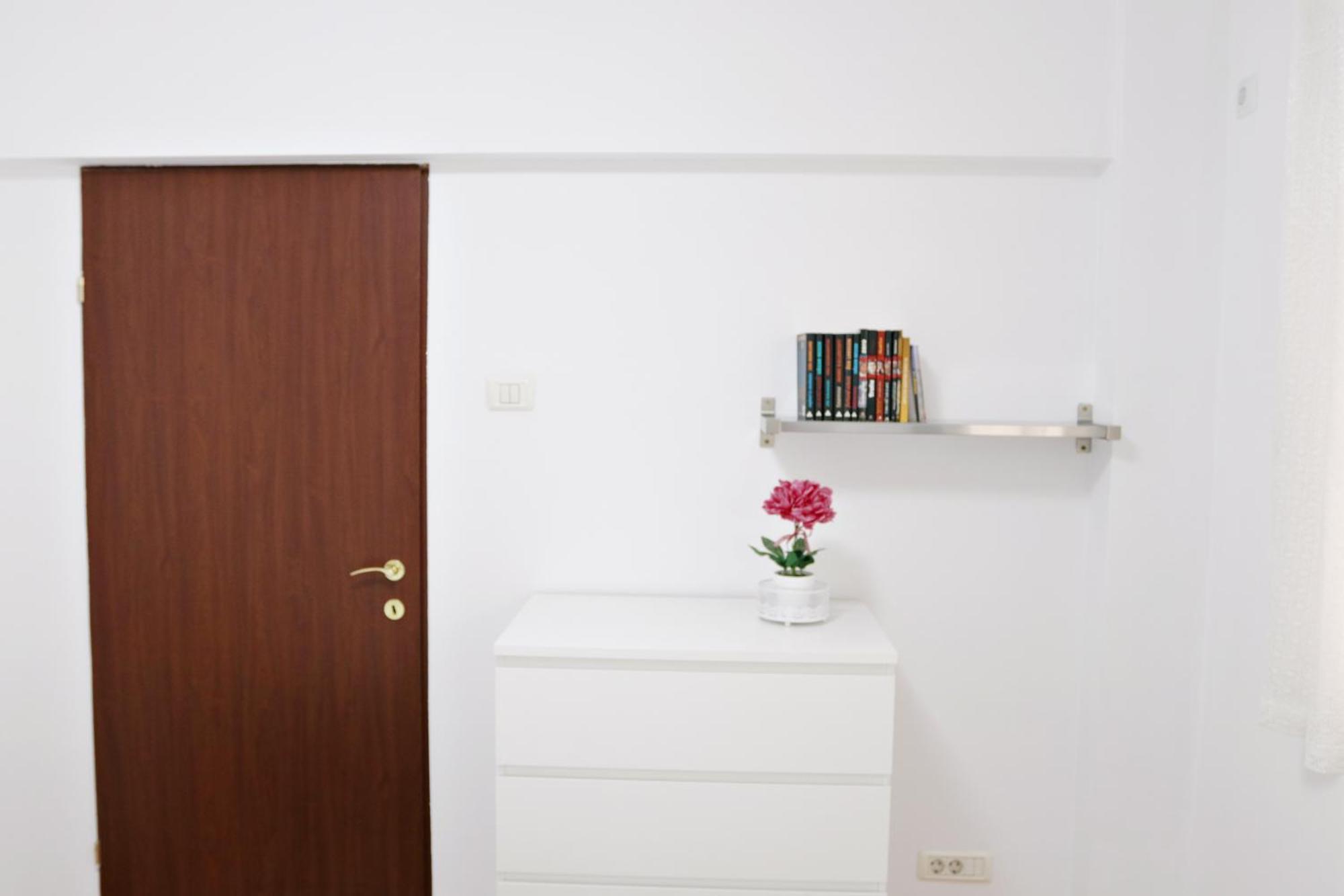 City Base I 2 Bedroom Apt Victoriei Bukarest Exteriör bild